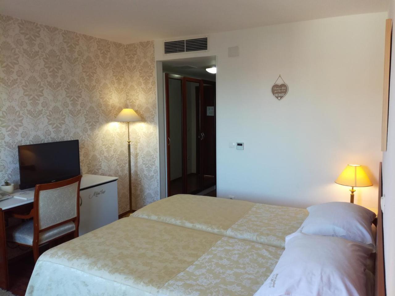 Hotel Zadar Exterior photo